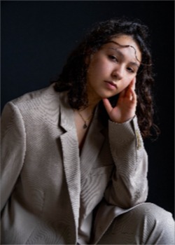 yasna Bussiere Scheuermann